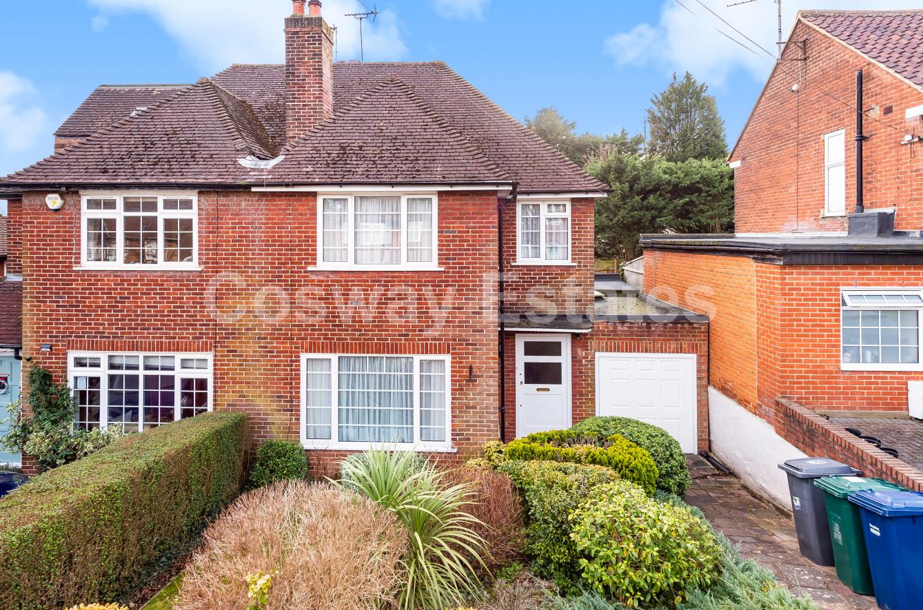 Lawrence Gardens, Mill Hill